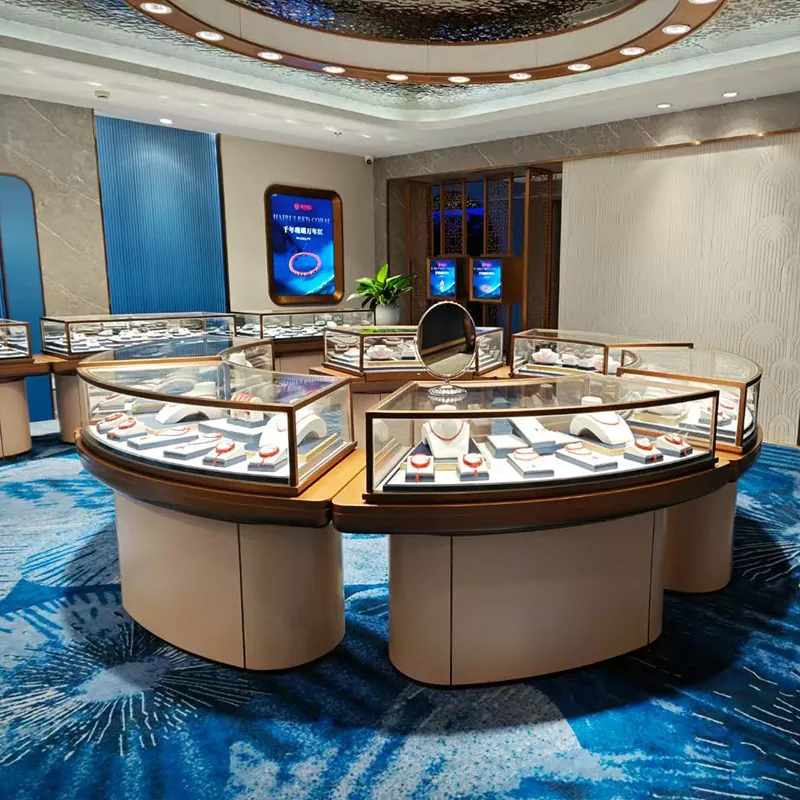 Szklany stół wystawowy