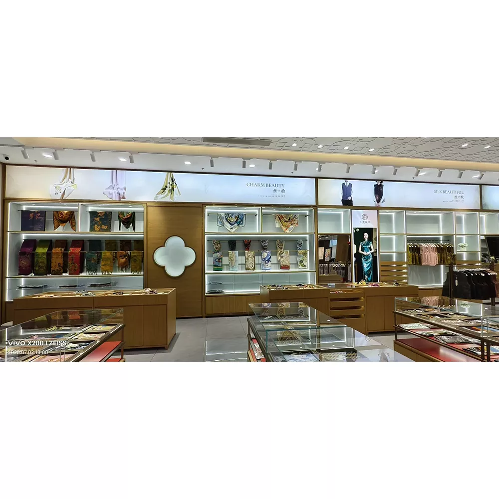 Szklany stojak na odzież damską