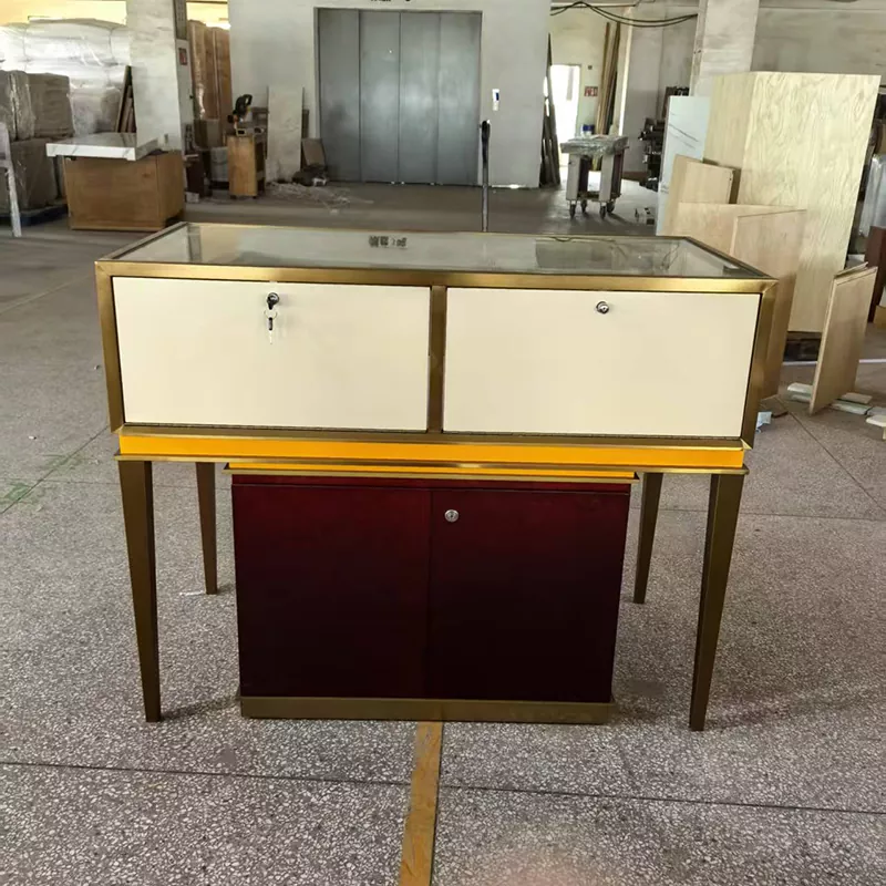 Stół ekspozycyjny ze stali nierdzewnej